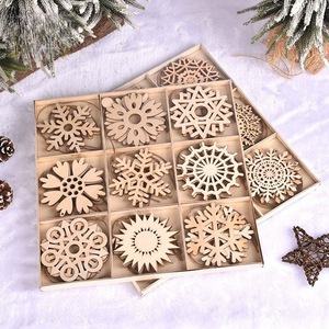 Adornos de copo de nieve de madera, decoraciones colgantes para árbol de Navidad, estilo rústico, madera sin acabar, manualidades, decoración DIY MSA008 - Product Image 1