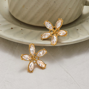 Flower <b>Stud</b> <b>Earrings</b> 18K Gold Plated White Zircon Everyday Wear Geometric Design Claw Setting - Product Image 4