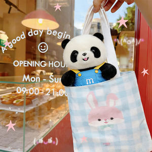 Lindo Peluche de <span class=keywords><strong>Panda</strong></span> con Overol de M&M's, Juguete de Peluche Corto Relleno de Algodón PP, Peluche Súper Suave, Venta al por Mayor y al Detal - Product Image 6