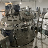 Mélangeur Homogénéisateur Sous Vide à Double Levage Hydraulique 2000L Certifié CE pour Aliments, Produits Chimiques et Crèmes Cutanées