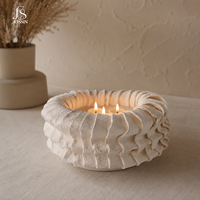 Plateau rond décoratif en céramique Jossin avec texture inspirée des coquillages irréguliers pour le chocolat, la bougie, le sable et la décoration d'hôtel