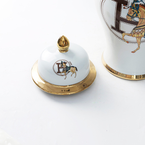 Pot contemporain en porcelaine chinoise blanc et or de luxe Pot de temple européen en céramique antique avec chevaux - Product Image 5