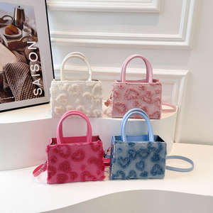Nouveau sac à main carré en peluche pour femme, sac bandoulière tendance de grande valeur - Product Image 1