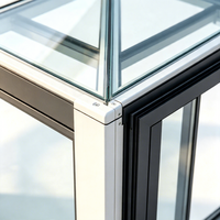 Solárium Modular Prefabricado Moderno para Exteriores, Impermeable, con Techo Plano de Aleación de Aluminio, Ventanas de Piso a Techo y Listones de Madera