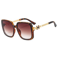 Lunettes de soleil carrées à chaîne en H de luxe uniques pour femmes, nouvelle mode 2023, marque tendance, lunettes de soleil roses surdimensionnées, lunettes élégantes pour femmes
