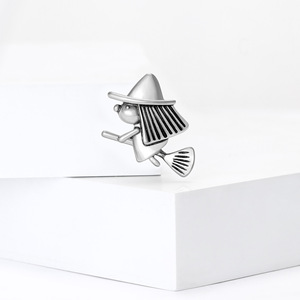 Broche Creativo y Lindo de Metal Chapado <span class=keywords><strong>en</strong></span> Oro con Diseño de <span class=keywords><strong>Bruja</strong></span> Voladora <span class=keywords><strong>en</strong></span> <span class=keywords><strong>Escoba</strong></span> para Accesorios de Joyería de Moda - Product Image 3