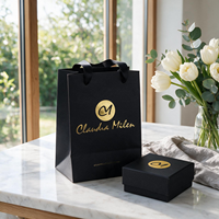 Ensemble élégant de sacs cadeaux et boîtes en papier noir personnalisés avec logo doré pour emballage de luxe, sac de shopping de qualité supérieure avec poignée découpée