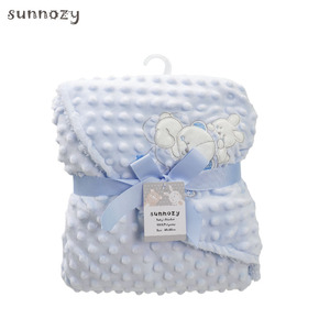 Couverture bébé en polaire double couche avec motif animalier et bonnet épais en peluche, directement de l'usine, collection automne-hiver - Product Image 1