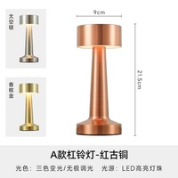 Petite lampe de table de style européen, base en résine sculptée, lampe de décoration intérieure pour salon, chambre à coucher, lampe à piles