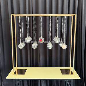 K26 Décorations de table de mariage modernes et durables de haute qualité, arche en métal doré de 90 cm avec support à fleurs pour accessoires de dîner aux chandelles - Product Image 2