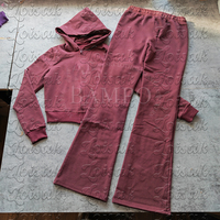 Ensemble deux pièces décontracté pour femme, streetwear automne-hiver, avec logo personnalisé : sweat à capuche court zippé et pantalon de survêtement capri à jambes larges