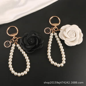 พวงกุญแจโลหะรูปไข่มุกใหม่ น่ารัก ประดับเพชร พวงกุญแจดอกไม้เล็กๆ ของตกแต่งกระเป๋าใส่หูฟัง - Product Image 2