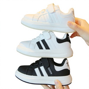 Scarpe Unisex per Bambini <span class=keywords><strong>McQueen</strong></span>, Nuova Collezione Primavera/Autunno 2026, Sneakers <span class=keywords><strong>Bianche</strong></span> Traspiranti e Leggere con Chiusura in Velcro e Suola in PVC - Product Image 1