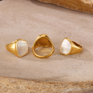 Anillo de acero inoxidable y titanio con diseño de concha, estilo europeo y americano, personalizado, versátil y elegante para mujer. - Product Image 4