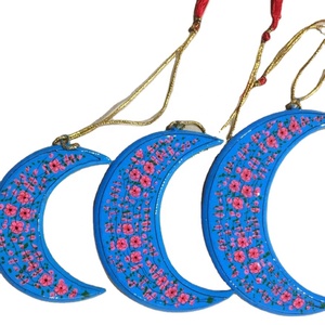 Juego de 3 Luna Creciente, Papel Maché de Cachemira, Juego de Lunas Colgantes para Decoración de Árbol de Navidad de Cachemira, India - Product Image 6