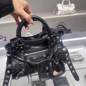 Nuova <span class=keywords><strong>Borsa</strong></span> da Moto Neo Tre-in-Uno, <span class=keywords><strong>Borsa</strong></span> a <span class=keywords><strong>Tracolla</strong></span> Retrò Sexy da <span class=keywords><strong>Donna</strong></span> in Pelle di Vacchetta con Rivetti e Finitura Oleata - Product Image 1