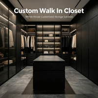 Dressing sur mesure grande capacité avec armoires vitrées, vestiaire complet et îlot multi-tiroirs