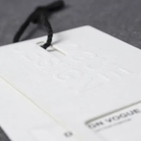 2025 OEM fabricant logo personnalisé suspendu étiquette nominative vêtements Jeans sac étiquettes volantes impression pour vêtements