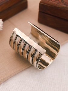 Bracelet manchette moderne plaqué argent pour femme, ajustable, ouvert, élégant, bijou de créateur, idéal pour les soirées, cadeau - Product Image 5