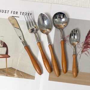 Ensemble de couverts de luxe léger en acier inoxydable 304 avec manche en bois de rose, style européen, design nordique rétro, pour steak et cuisine occidentale, de l'atelier de Guangzhou - Product Image 4