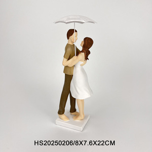 Statuine Sposi in Resina all'Ingrosso Decorazione per <span class=keywords><strong>Matrimonio</strong></span> Simpatica Coppia Abbracciata Stile Cartoon Statuetta Decorativa per <span class=keywords><strong>Torta</strong></span> Nuziale - Product Image 6