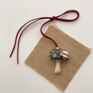 สร้อยคอตุ๊กตาเห็ดการ์ตูนผ้าสไตล์เกาหลีปี 2026 พร้อมจี้รูปมะเขือม่วงน่ารัก พกพาสะดวก ทนทาน สำหรับเด็ก พร้อมพวงกุญแจตุ๊กตาขนนุ่ม - Product Image 4