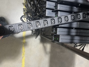 20 гнезд PDU для центра обработки данных, его стойка с розетками C13 и защитой от перегрузки 1U PDU оборудование для распределения питания США - Product Image 5