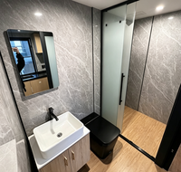 Maison Capsule Modulaire Préfabriquée à Deux Étages avec Vitrage Panoramique