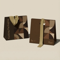 Sacs cadeaux de luxe personnalisés pour produits de beauté avec poignée en ruban de papier artistique, emballage recyclable, impression de logo en or - Noir