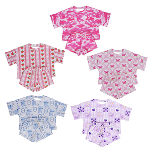 Preordine MOQ 5 Set Vestito e Pantaloncini per Bambina, Vestito <span class=keywords><strong>a</strong></span> Quadretti Rosa con Fiocco Blu e Design Floreale, Vendita all'Ingrosso - Product Image 6