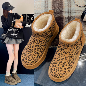 <span class=keywords><strong>Bottes</strong></span> d'hiver pour <span class=keywords><strong>femme</strong></span> à tige courte, style international, épaisses, doublées polaire, chaudes, à enfiler, imprimé léopard - Product Image 1