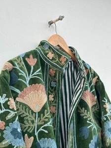 Veste en velours de haute qualité, nouveau motif, broderie Suzani, veste bohème hippie indienne unisexe, veste Suzani pour femmes - Product Image 3