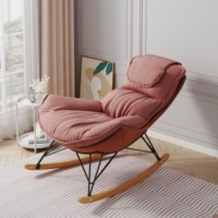 Fauteuil à bascule rose de luxe, design nordique, fauteuil lounge moderne avec base en métal et bois, chaise de détente pour appartement et maison