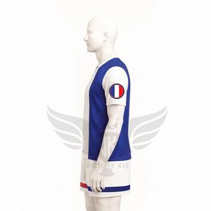 ชุดเสื้อและกางเกงฟุตบอลสั่งทำขายส่ง ผ้าโพลีเอสเตอร์ 100% แห้งเร็ว - Product Image 3