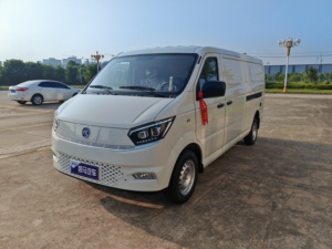 Nueva Camioneta de Carga KAMA ES8 de China, Eléctrica de 70kw, Carga Útil de 1.5T, Ideal para Garajes Subterráneos, Entrega Rápida de Comida/Envíos - Product Image 2