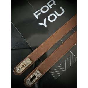 Ceinture en cuir véritable, cuir de vache, couleur unie, boucle en strass, accessoire de mode durable pour femmes - Product Image 1