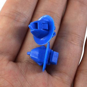 Clips de Plástico Azules para Guardabarros de Toyota 75495-35010D126 para Camry, Corolla, Crown PA66 - Product Image 3