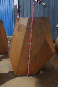 Boîte à fleurs en acier corten découpée au laser, grande, sculpturale - Product Image 3