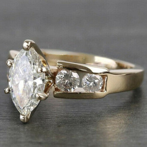 Anello di Fidanzamento F1522 per Donna in Oro Massiccio 18K con Diamante Taglio Marquise e Diamanti Bianchi Naturali Colore D - Product Image 2