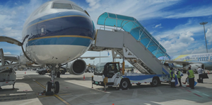 Tracteur d'escaliers d'embarquement pour passagers VIP de taille moyenne, à usage aéroportuaire, entièrement électrique, norme d'émission Euro 5, 4x2, suspension pneumatique, neuf - Product Image 6