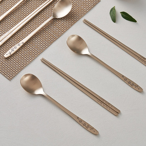 Vaisselle NOBBAN Premium, artisanale, en laiton forgé à la main, style fleur de prunier, pour 4 personnes, compatible lave-vaisselle, style coréen traditionnel Bangjja Yugi. - Product Image 2