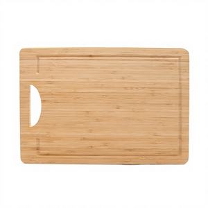 Planche à découper en bois à finition naturelle, bords lisses, écologique, antibactérienne, passe au lave-vaisselle, épaisseur 1,5 cm, conçue pour le confort - Product Image 1