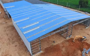 Almacenes y cocheras prefabricados de estructura de acero ligero, resistentes a la corrosión, de alta calidad y bajo <span class=keywords><strong>precio</strong></span>, fabricados en China - Product Image 6