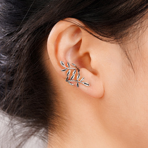 Orecchini a clip a forma di foglia da donna, lunghi, minimalisti, stile vintage forestale - Product Image 6