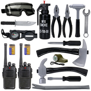 Set Gioco di Ruolo da Poliziotto per Bambini, Gilet Tattico, Casco, Manette, Kit Walkie Talkie per Ragazzi e Ragazze, Regalo per Halloween e Giornata delle Carriere - Product Image 5