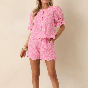 Ensemble 2 pièces personnalisé pour <span class=keywords><strong>femme</strong></span> en coton brodé floral ajouré, haut à manches bouffantes et volants, short, tenue décontractée d'<span class=keywords><strong>été</strong></span> - Fabricant - Product Image 1