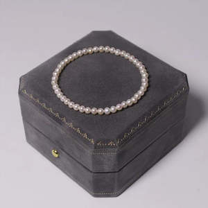 Mini bracelet élastique en perles d'eau douce naturelles de 3 à 4 mm, fabriqué à la main avec une beauté élégante - Product Image 5