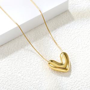 Nouveauté, collier avec pendentif en forme de cœur lisse en acier inoxydable personnalisé, plaqué or 18 carats, imperméable, ne se décolore pas, pour femmes - Product Image 3
