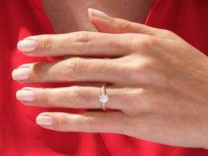 Elegante anillo de bodas de compromiso de eternidad de diamante de moissanita de Plata de Ley 925 de lujo para mujer accesorio chapado en oro - Product Image 3