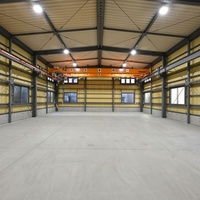 Système de construction en structure d'acier écologique, imperméable et haute résistance pour une utilisation industrielle, en usine, en bureau, en entrepôt, en abri pour voitures